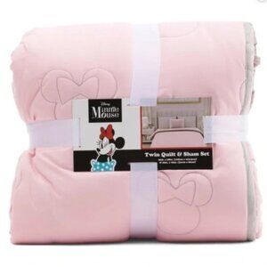 Disney Minnie Mouse Pink Quilt Set - 2-pc TWIN Size (gray stitching of Minnie)